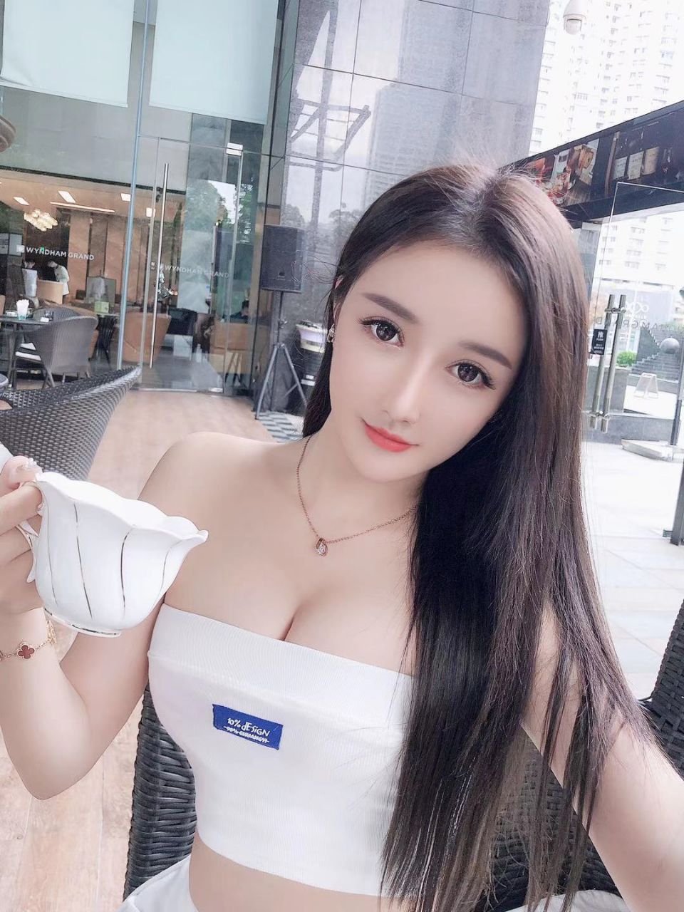 嫩茶，新人下海 网红脸粉嫩嫩的极品